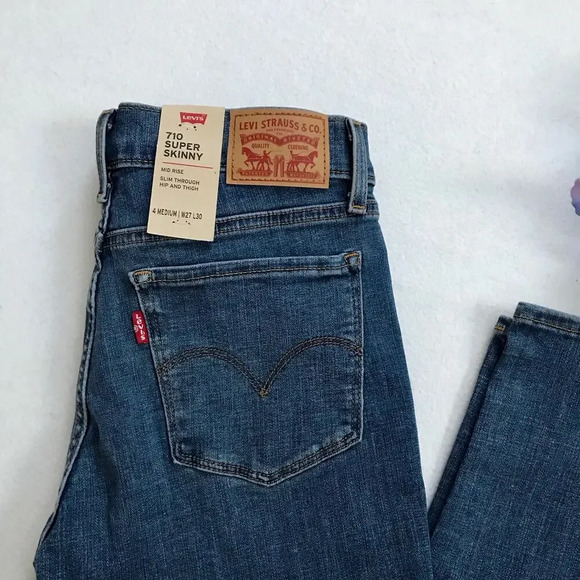 Levi's NWT 710 Super Skinny Distressed Jeans Women 4/27 - Picture 8 of 11
